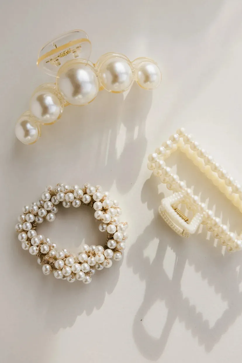 Hair Accessories>Bohme Oversized Pearl Claw Clip in Small White