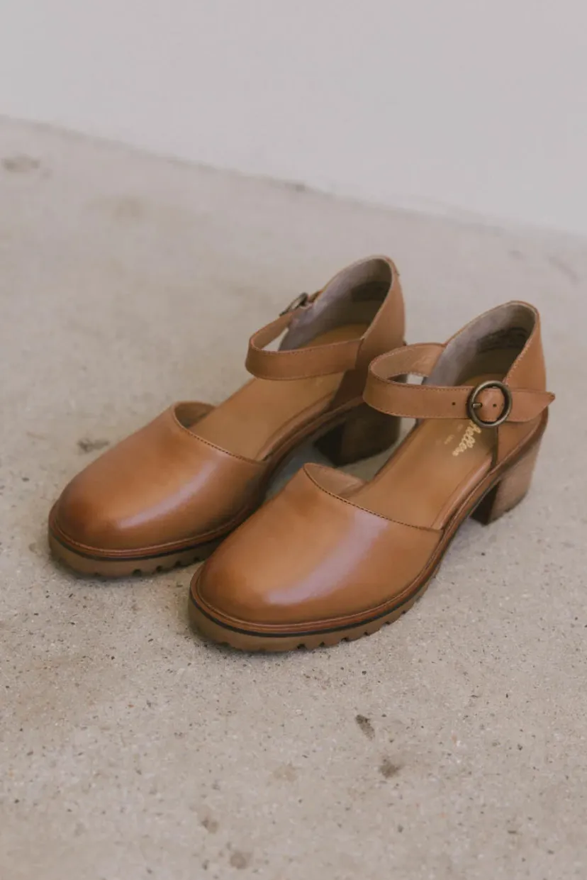 Shoes>Bohme Seychelles Lock and Key Heel in Tan