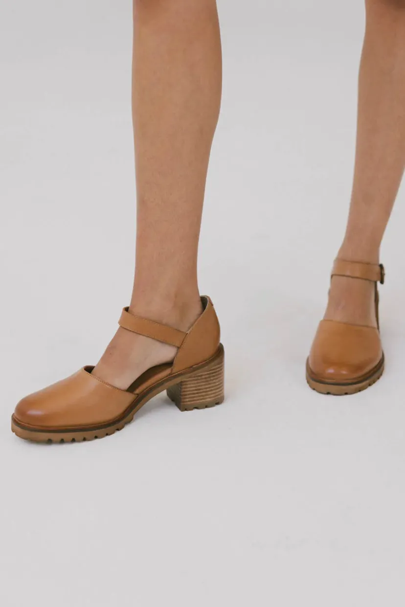 Shoes>Bohme Seychelles Lock and Key Heel in Tan